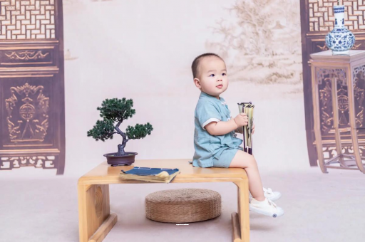 启东宝宝眼睛肿是什么原因