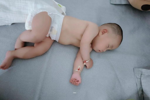 启东宝宝总是摇头怎么回事